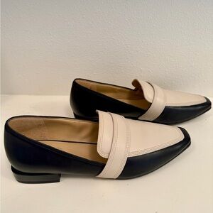 Women’s Naturalizer Cicero Leather
Loafer Two Tone Black and Beige
Size 6